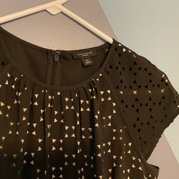 4P Ann Taylor Black Peplum Top - Picture 5 of 7